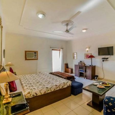 Hotel Sugan Niwas Palace Джайпур Екстериор снимка