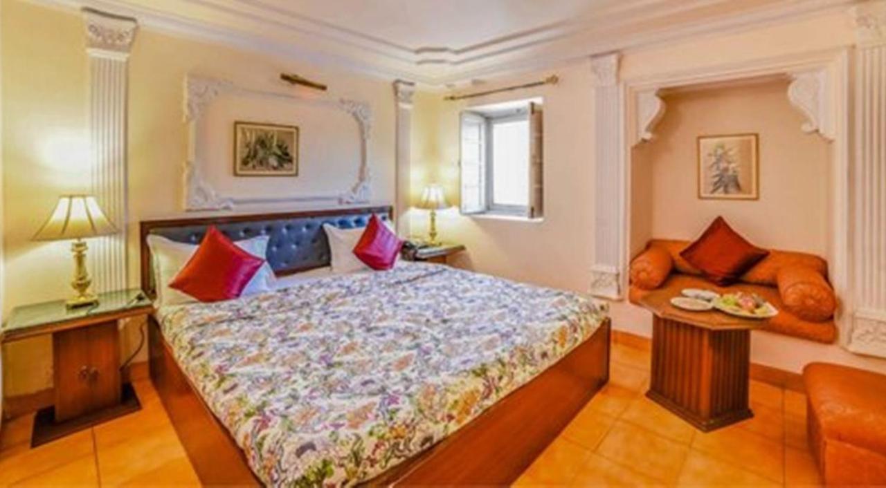 Hotel Sugan Niwas Palace Джайпур Екстериор снимка