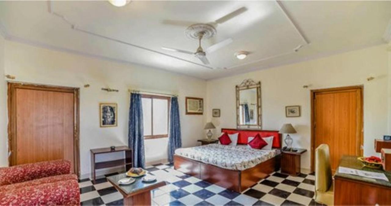 Hotel Sugan Niwas Palace Джайпур Екстериор снимка