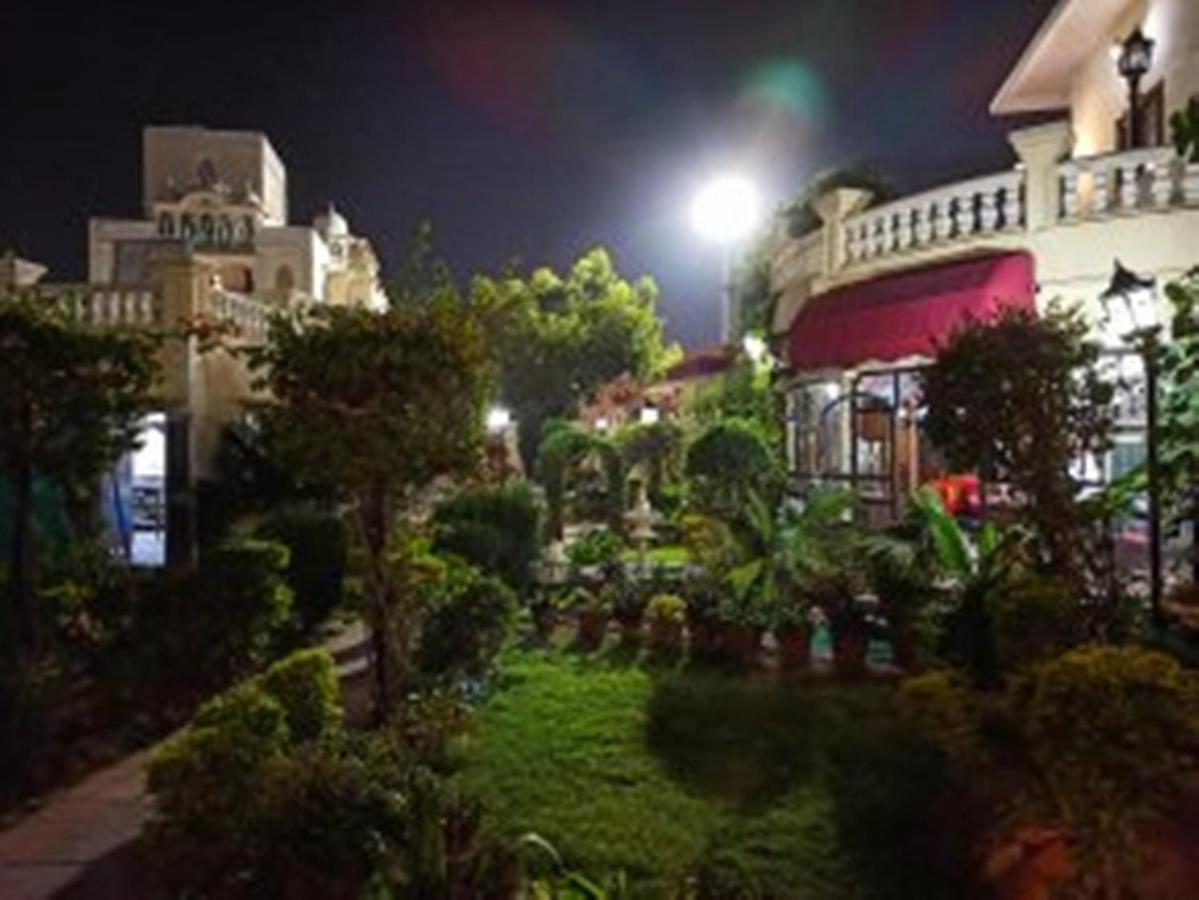 Hotel Sugan Niwas Palace Джайпур Екстериор снимка