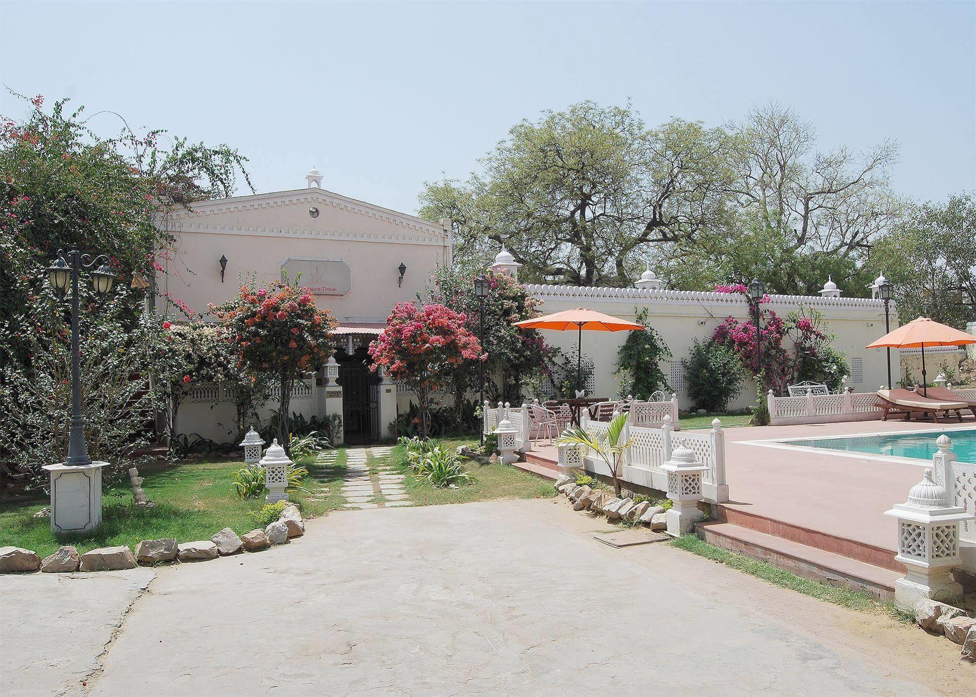 Hotel Sugan Niwas Palace Джайпур Екстериор снимка