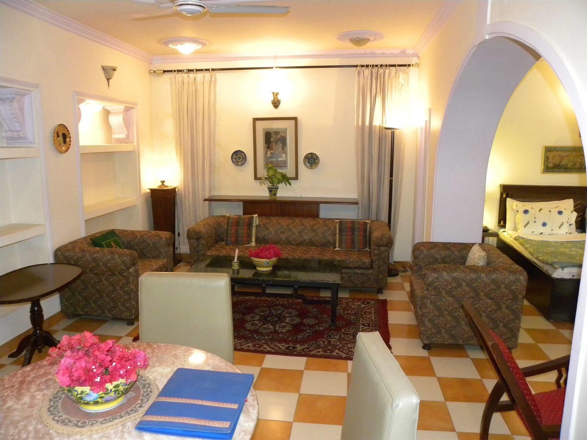 Hotel Sugan Niwas Palace Джайпур Екстериор снимка