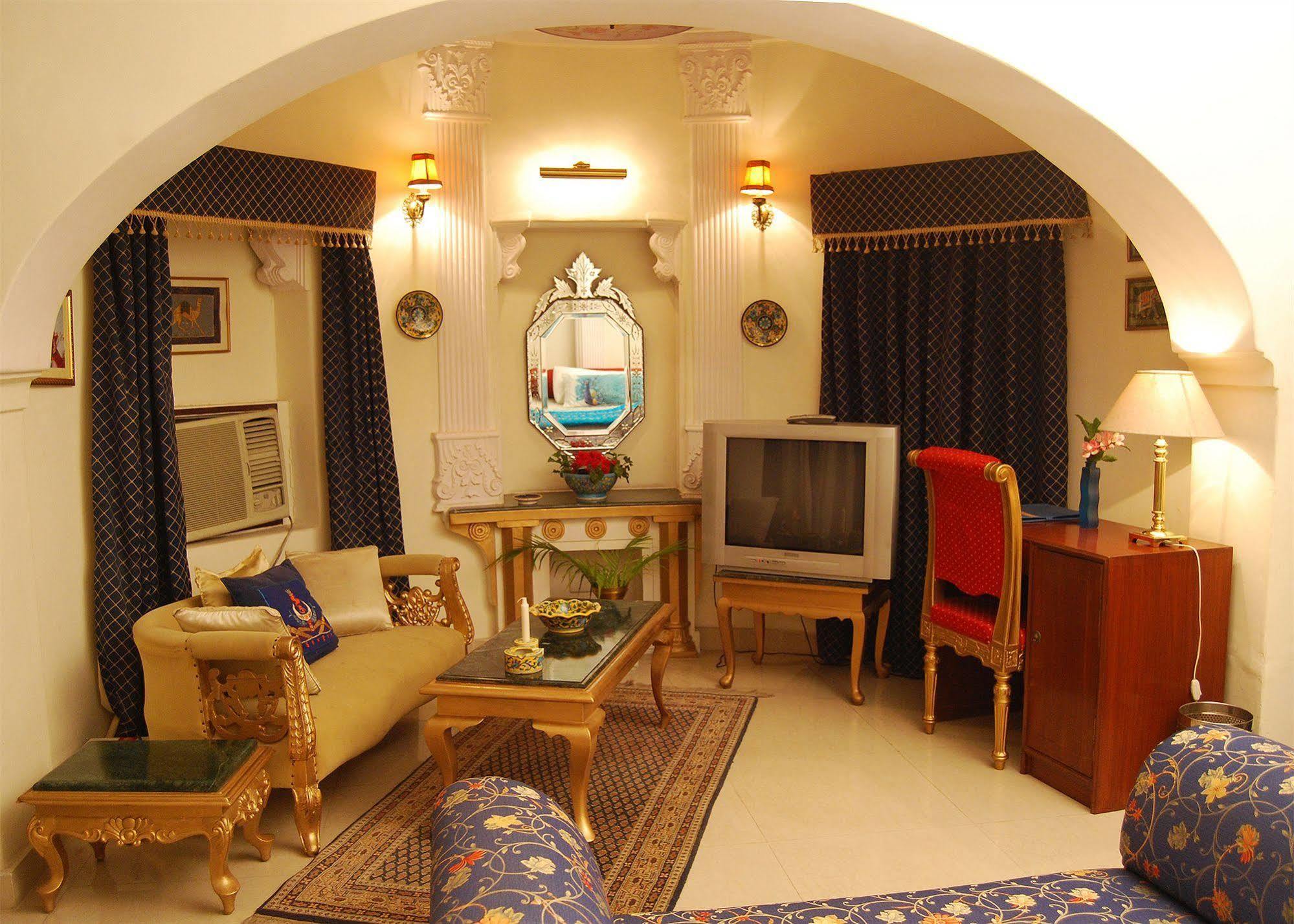 Hotel Sugan Niwas Palace Джайпур Екстериор снимка