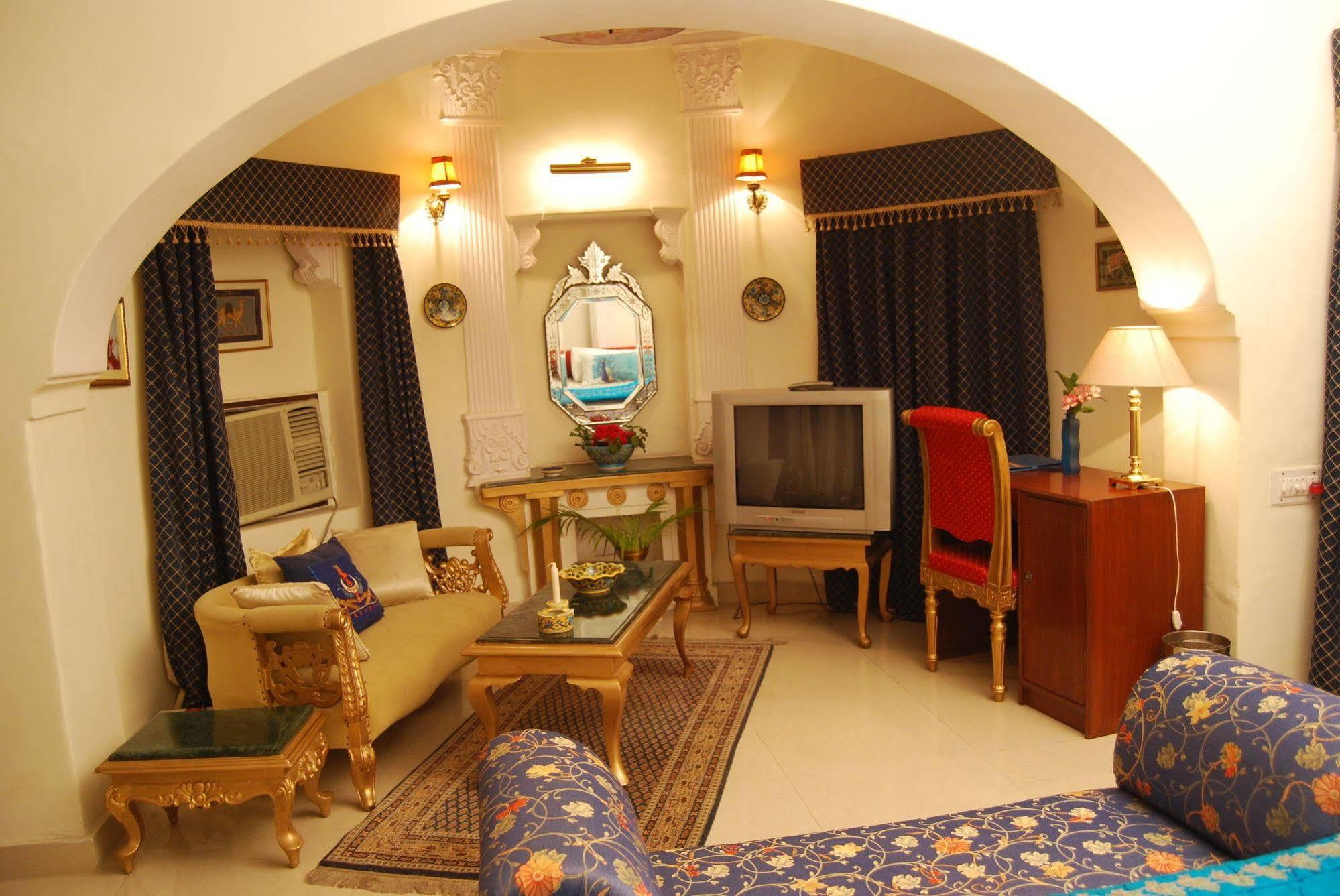 Hotel Sugan Niwas Palace Джайпур Екстериор снимка