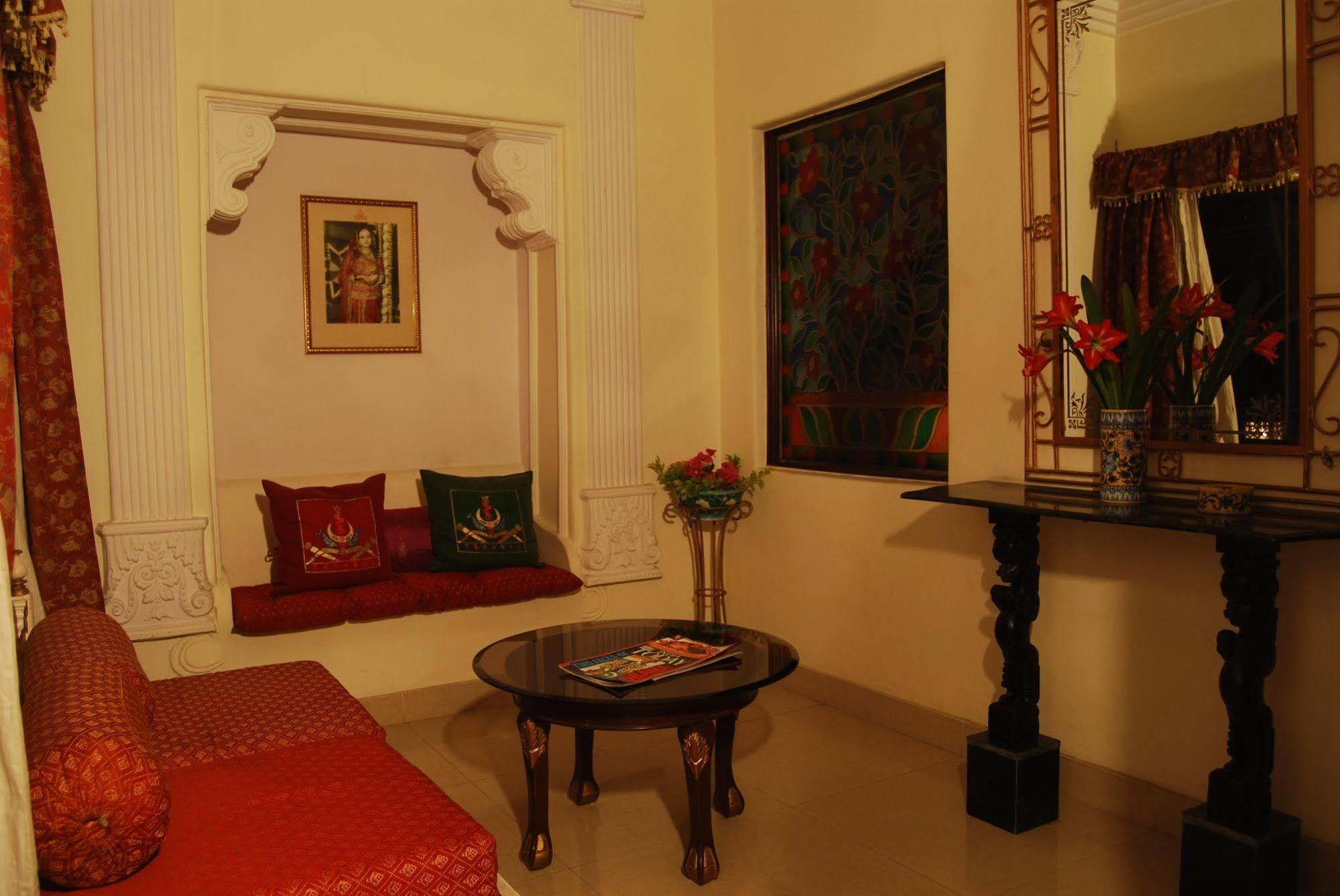 Hotel Sugan Niwas Palace Джайпур Екстериор снимка