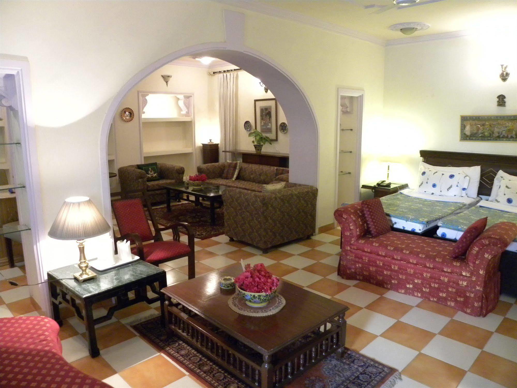 Hotel Sugan Niwas Palace Джайпур Екстериор снимка