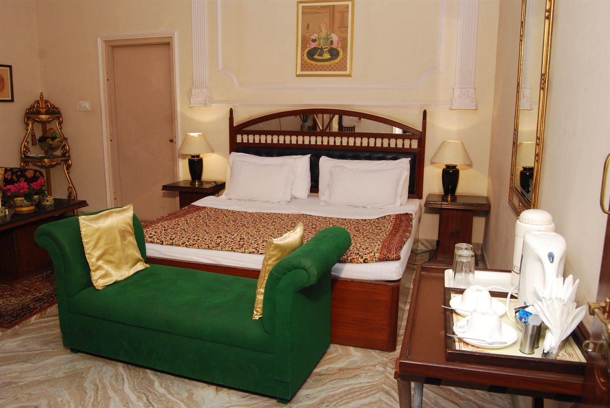 Hotel Sugan Niwas Palace Джайпур Екстериор снимка