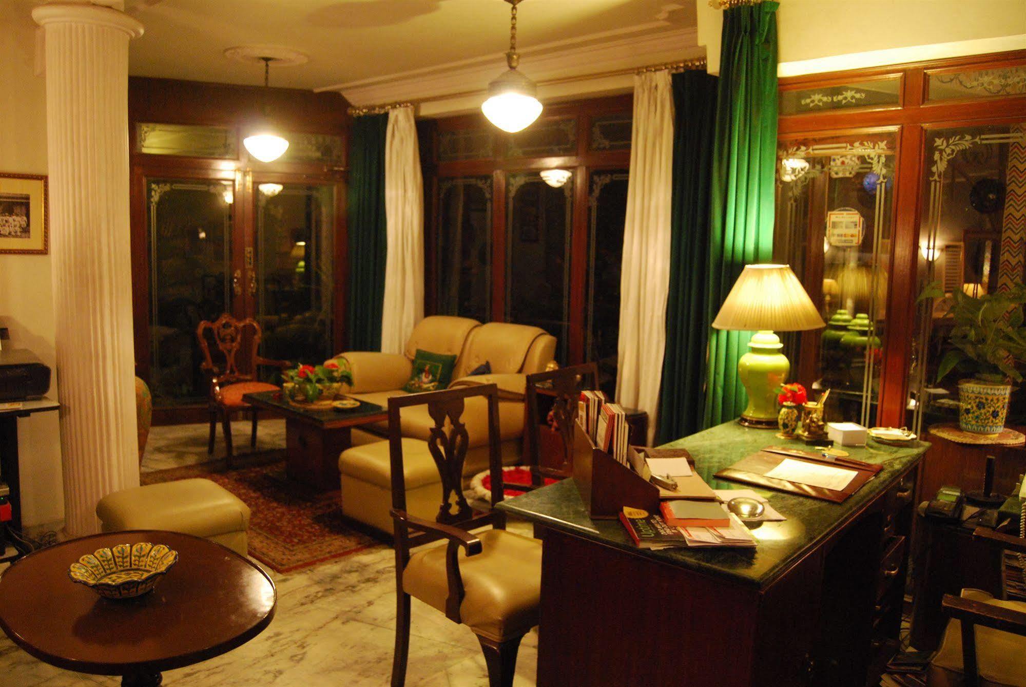 Hotel Sugan Niwas Palace Джайпур Екстериор снимка